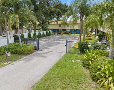 960 Highland Street - Photo Thumbnail 18