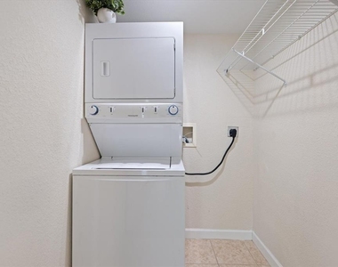 960 Highland Street - Photo Thumbnail 16