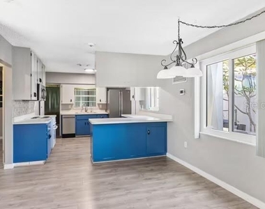 5318 17th Street W - Photo Thumbnail 4