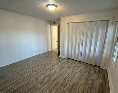 210 Derby Avenue - Photo Thumbnail 5