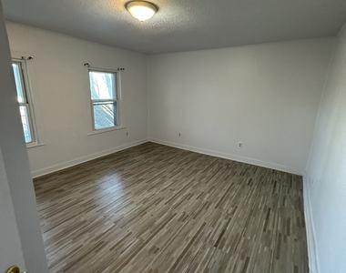 210 Derby Avenue - Photo Thumbnail 4