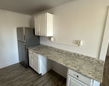 210 Derby Avenue - Photo Thumbnail 8