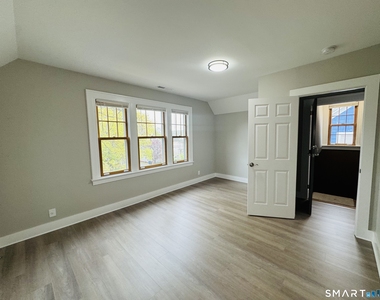 52 Howard Avenue - Photo Thumbnail 2