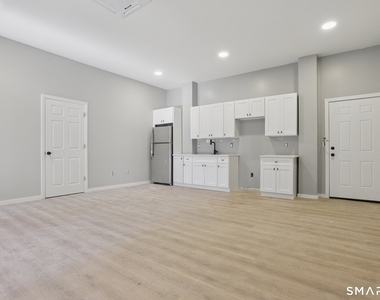 215-219 Bank Street - Photo Thumbnail 2
