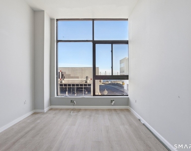 215-219 Bank Street - Photo Thumbnail 10