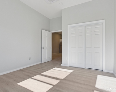 215-219 Bank Street - Photo Thumbnail 6