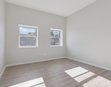 215-219 Bank Street - Photo Thumbnail 16