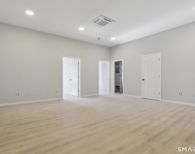 215 Bank Street - Photo Thumbnail 2
