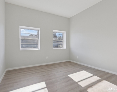215 Bank Street - Photo Thumbnail 15