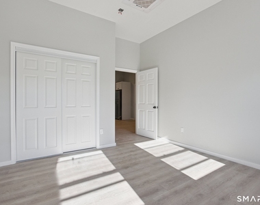 215 Bank Street - Photo Thumbnail 14