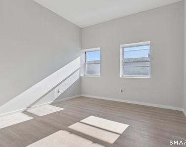 215 Bank Street - Photo Thumbnail 6