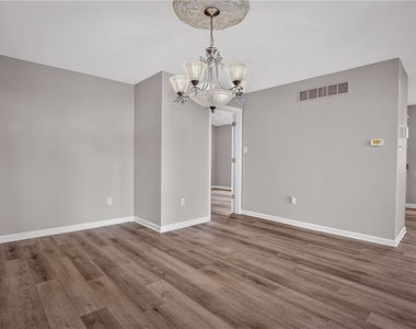 9704 Sundance Dr - Photo Thumbnail 7