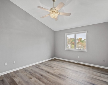 9704 Sundance Dr - Photo Thumbnail 12
