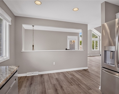 9704 Sundance Dr - Photo Thumbnail 10