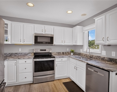 9704 Sundance Dr - Photo Thumbnail 8
