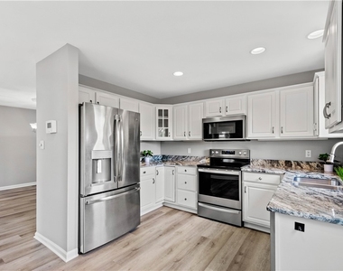 9704 Sundance Dr - Photo Thumbnail 9