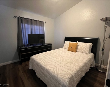 8316 Valleybreeze Avenue - Photo Thumbnail 9