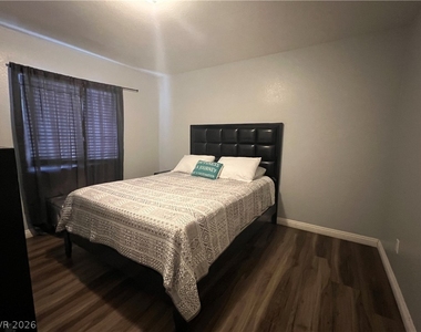 8316 Valleybreeze Avenue - Photo Thumbnail 10