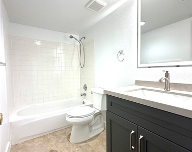 920 Rockview Drive - Photo Thumbnail 9