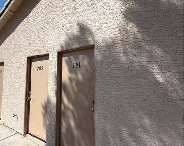 920 Rockview Drive - Photo Thumbnail 13