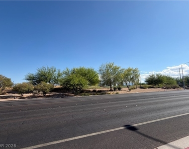 920 Rockview Drive - Photo Thumbnail 15