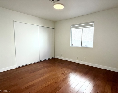 920 Rockview Drive - Photo Thumbnail 12