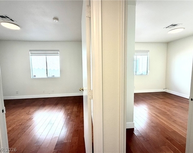 920 Rockview Drive - Photo Thumbnail 7