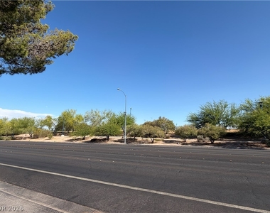 920 Rockview Drive - Photo Thumbnail 16