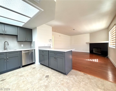 920 Rockview Drive - Photo Thumbnail 2