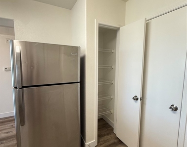 7255 W Sunset Road - Photo Thumbnail 13