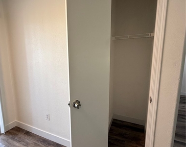 7255 W Sunset Road - Photo Thumbnail 9