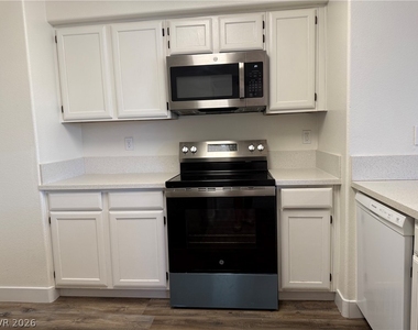 7255 W Sunset Road - Photo Thumbnail 11