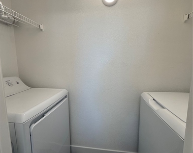 7255 W Sunset Road - Photo Thumbnail 14