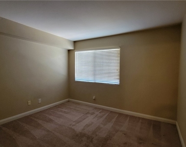 2750 S Durango Drive - Photo Thumbnail 8