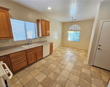5958 Saddle Horse Avenue - Photo Thumbnail 7