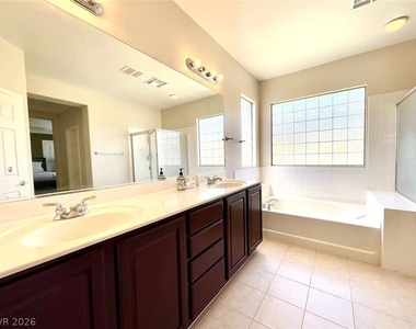 315 Carlisle Crossing Street - Photo Thumbnail 14