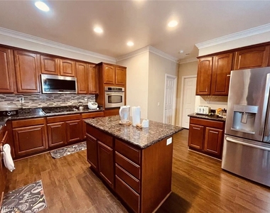 315 Carlisle Crossing Street - Photo Thumbnail 3