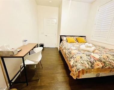 315 Carlisle Crossing Street - Photo Thumbnail 9