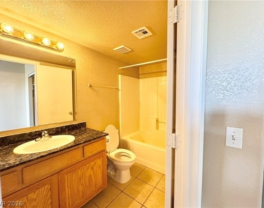 1731 Pershing Avenue - Photo Thumbnail 8
