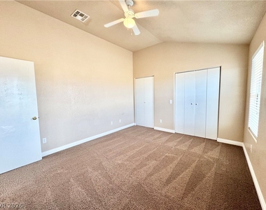 1731 Pershing Avenue - Photo Thumbnail 11