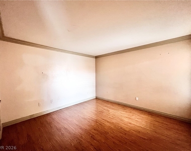1150 N Buffalo Drive - Photo Thumbnail 16