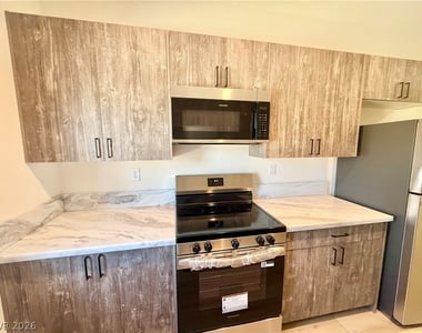 461 E Comstock Street - Photo Thumbnail 3