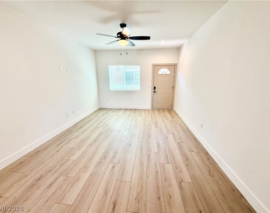 461 E Comstock Street - Photo Thumbnail 5