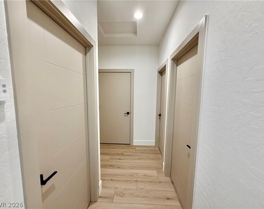 461 E Comstock Street - Photo Thumbnail 6