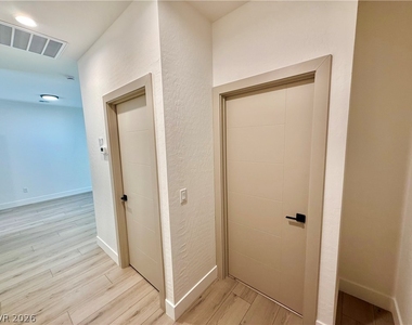 461 E Comstock Street - Photo Thumbnail 14