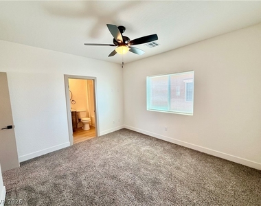 461 E Comstock Street - Photo Thumbnail 7