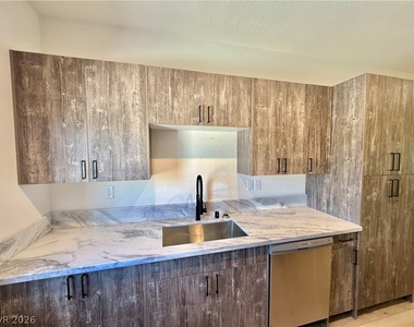 461 E Comstock Street - Photo Thumbnail 4