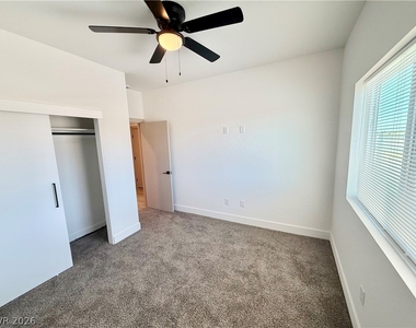 461 E Comstock Street - Photo Thumbnail 12