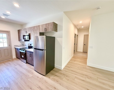 461 E Comstock Street - Photo Thumbnail 5