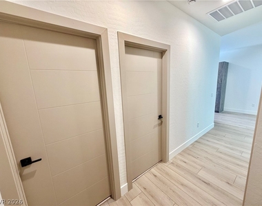 461 E Comstock Street - Photo Thumbnail 11